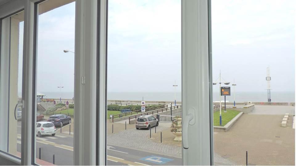 Esplanade Front De Mer 109 1Er Etage Lit Fait Wifi Taxe De Sejour Incluse Le Treport Exterior photo