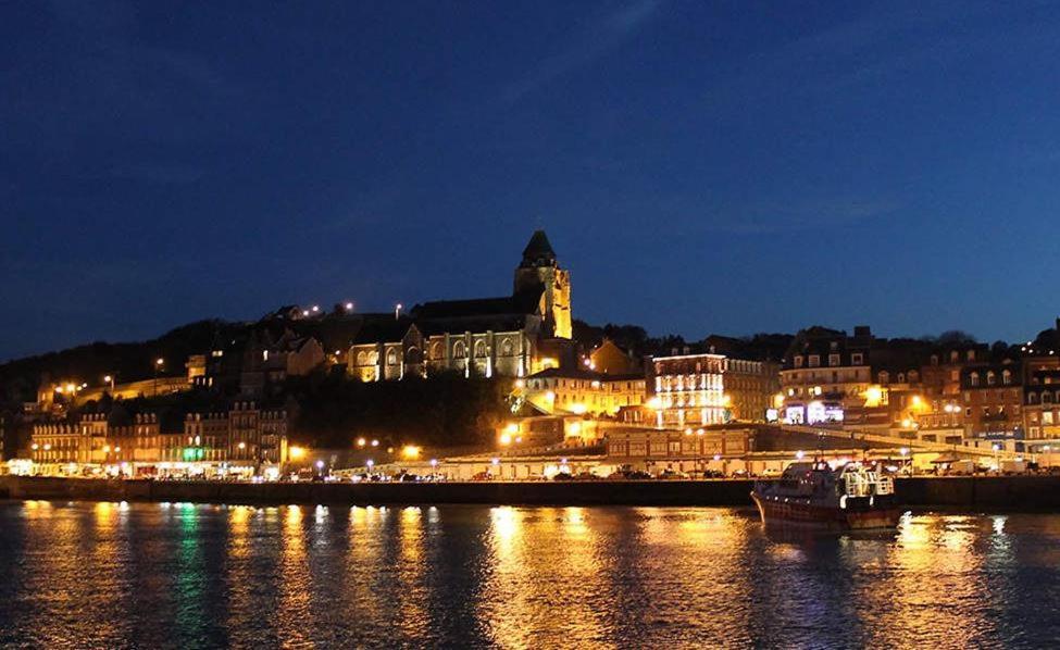 Esplanade Front De Mer 109 1Er Etage Lit Fait Wifi Taxe De Sejour Incluse Le Treport Exterior photo