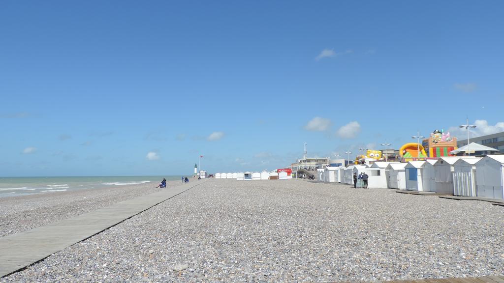Esplanade Front De Mer 109 1Er Etage Lit Fait Wifi Taxe De Sejour Incluse Le Treport Exterior photo