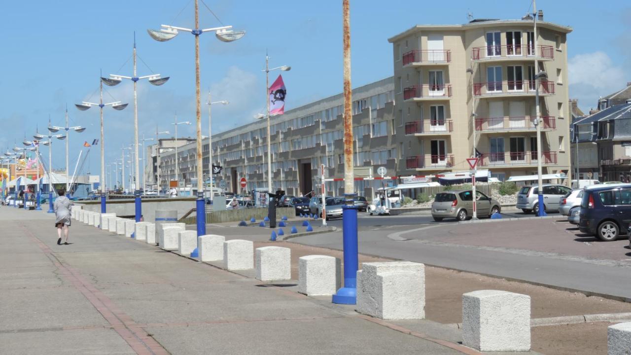 Esplanade Front De Mer 109 1Er Etage Lit Fait Wifi Taxe De Sejour Incluse Le Treport Exterior photo